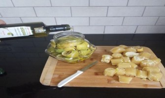 שמן זית כתית מעולה וקליפות לימון להקלת כאבי מפרקים